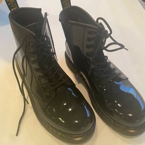 Dr. Martens kids 1460 patent leather boot youth size 4